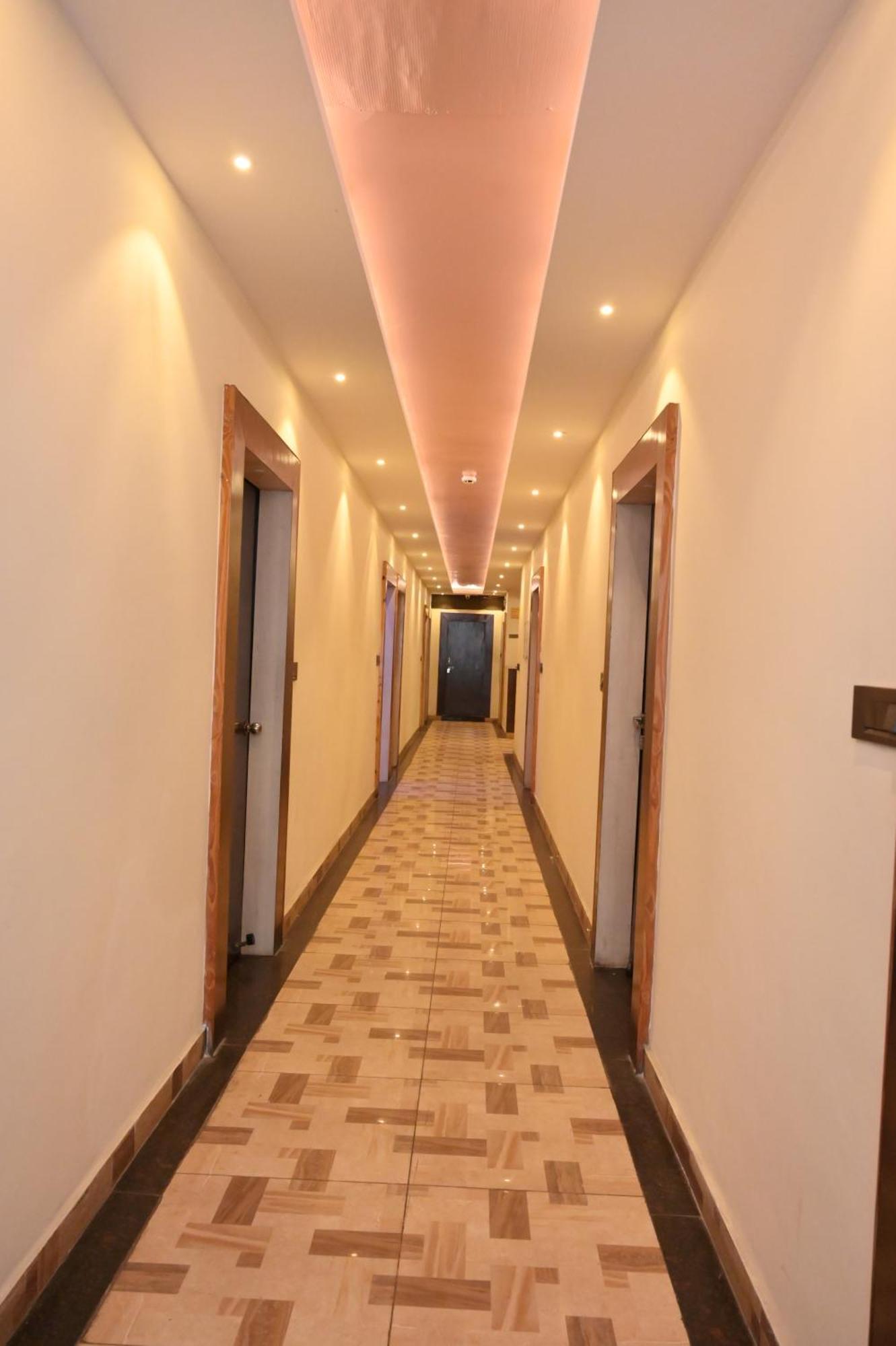 Hotel Riddhi Regency 勒克瑙 外观 照片