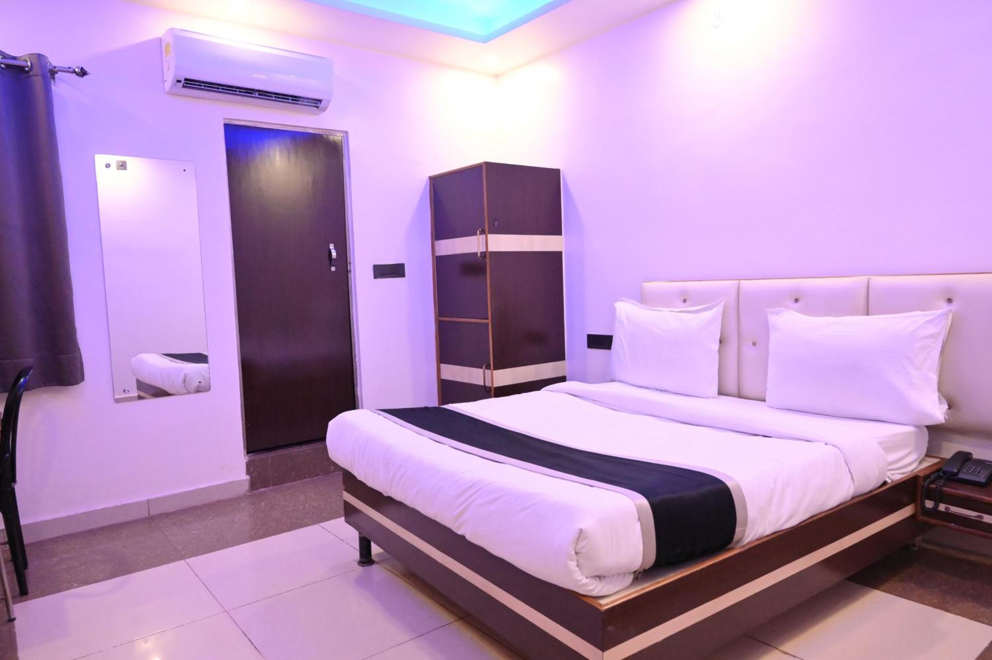 Hotel Riddhi Regency 勒克瑙 外观 照片