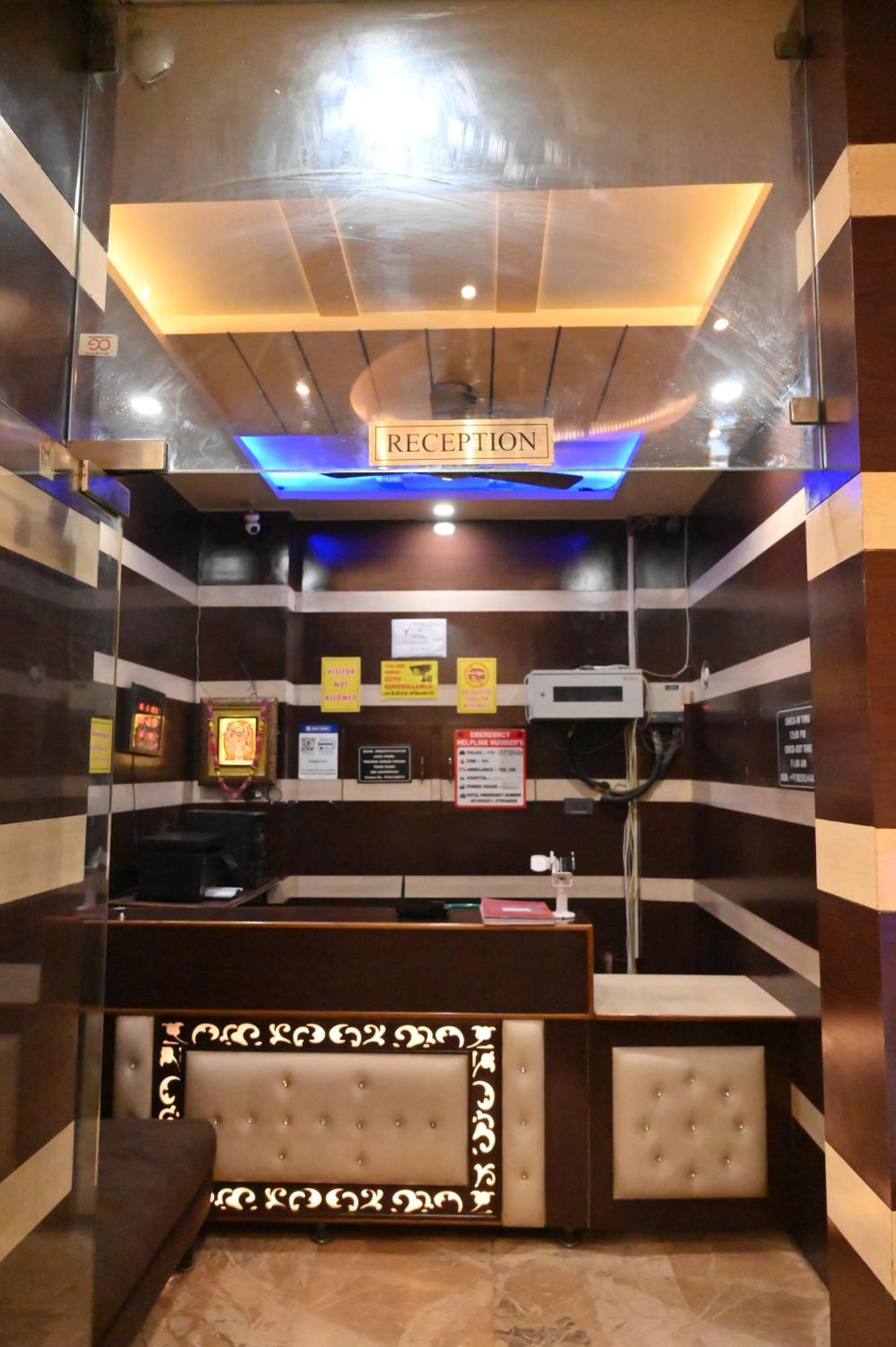 Hotel Riddhi Regency 勒克瑙 外观 照片