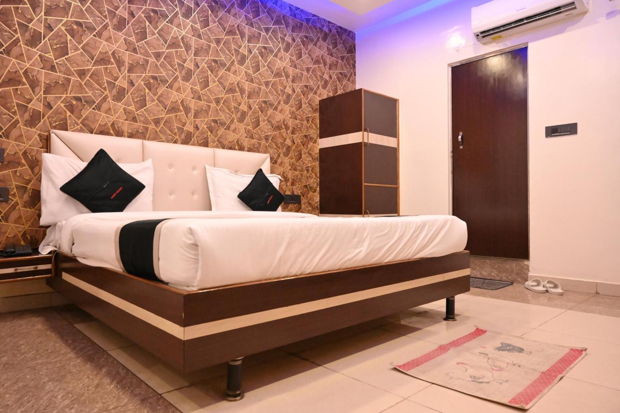 Hotel Riddhi Regency 勒克瑙 外观 照片